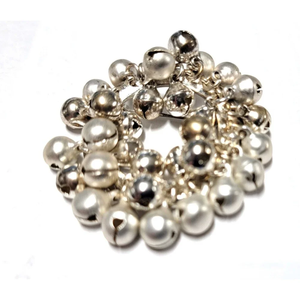 1980's Jingling Bell Wreath Brooch Pin Christmas Silver Tone Vintage 2